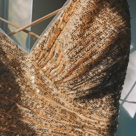 ✨GOLD PROM DRESS✨ - Picture 5 of 10